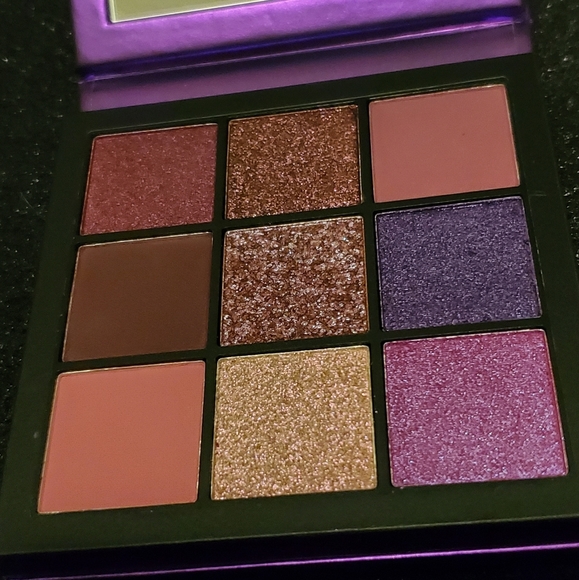 NEW Huda Beauty Eyeshadow Palette - Picture 2 of 2